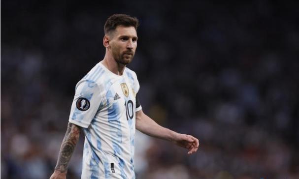 本想“拉车门”偷点零钱，鬼使神差偷开轿车上演“人在囧途”